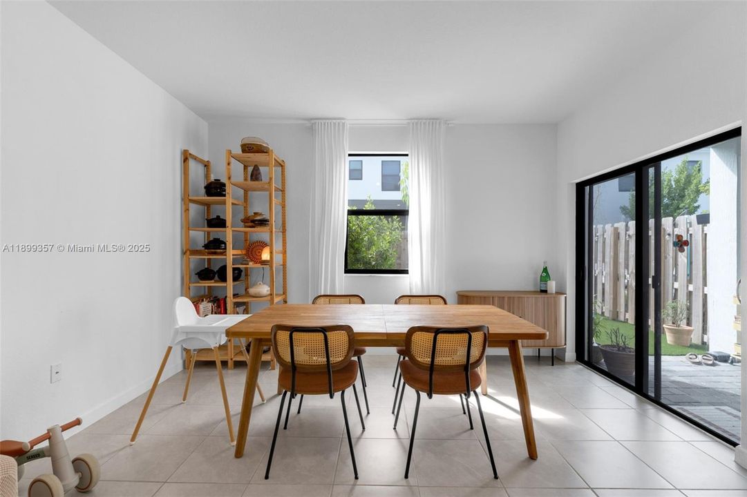 For Rent: $2,900 (3 beds, 2 baths, 1722 Square Feet)