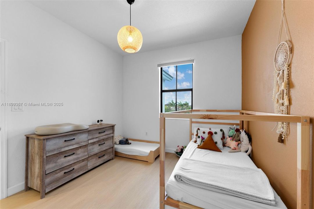 For Rent: $2,900 (3 beds, 2 baths, 1722 Square Feet)