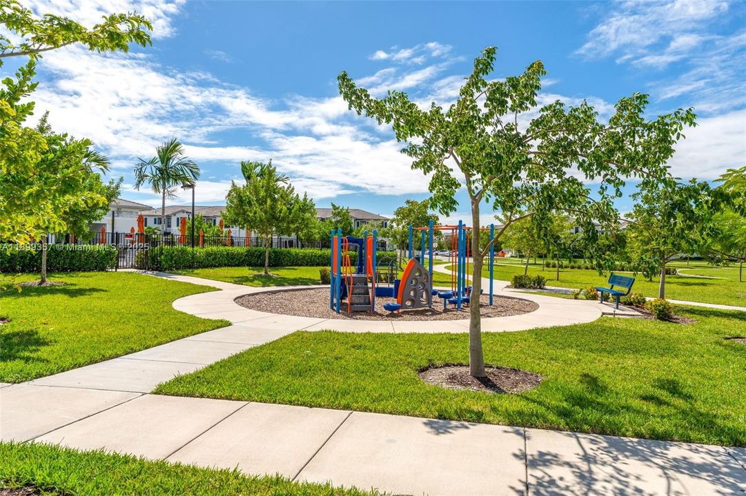 For Rent: $2,900 (3 beds, 2 baths, 1722 Square Feet)