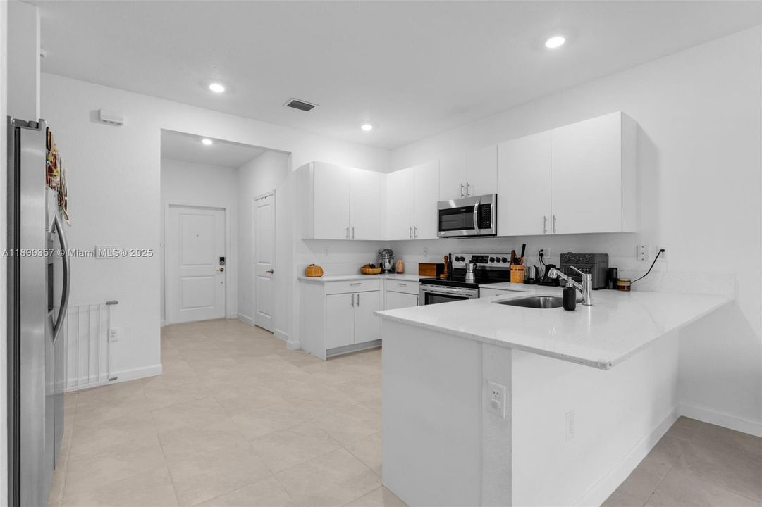 For Rent: $2,900 (3 beds, 2 baths, 1722 Square Feet)