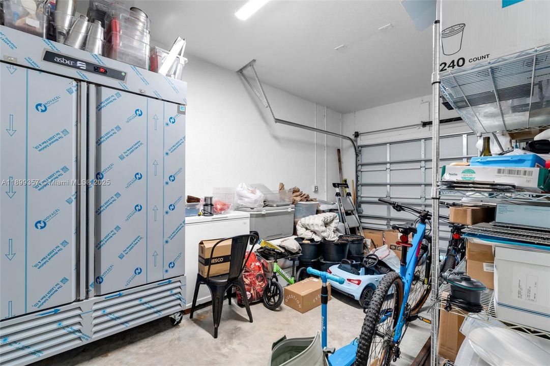 For Rent: $2,900 (3 beds, 2 baths, 1722 Square Feet)