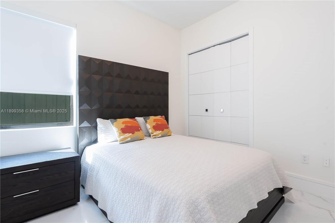 Recently Rented: $7,800 (4 beds, 3 baths, 2398 Square Feet)