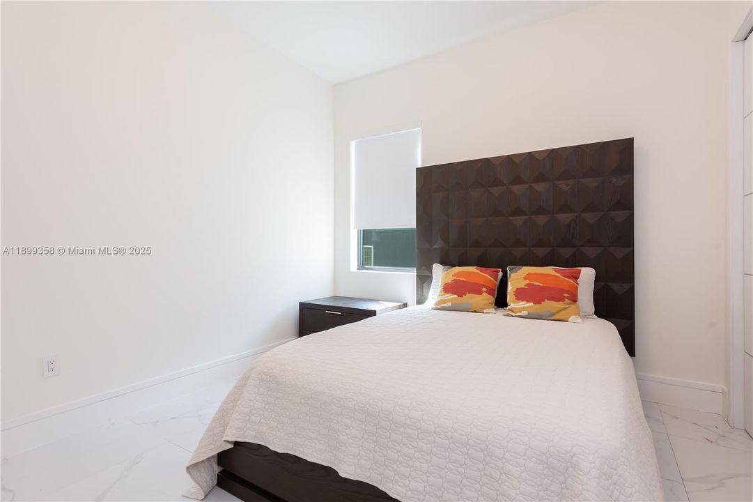 Recently Rented: $7,800 (4 beds, 3 baths, 2398 Square Feet)