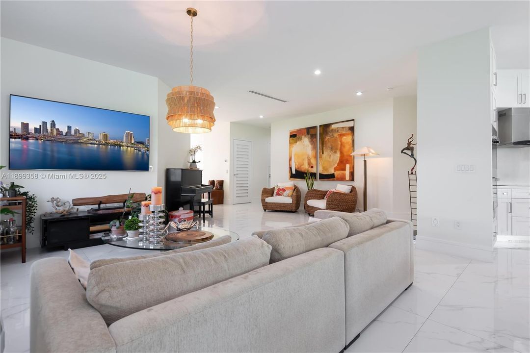 Recently Rented: $7,800 (4 beds, 3 baths, 2398 Square Feet)