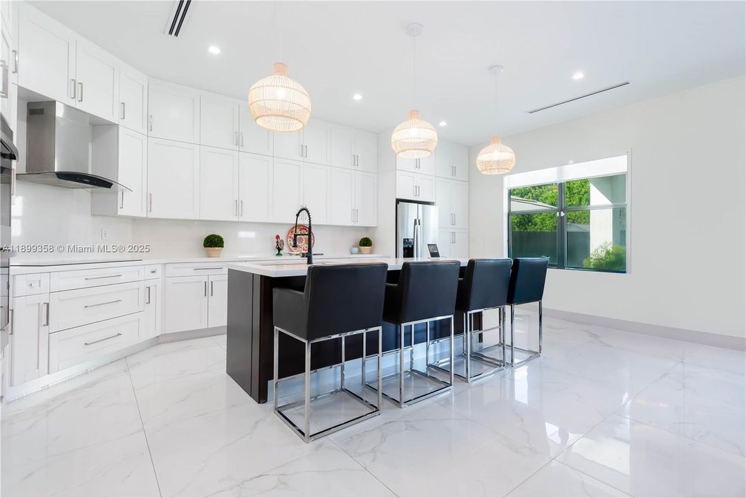 Recently Rented: $7,800 (4 beds, 3 baths, 2398 Square Feet)