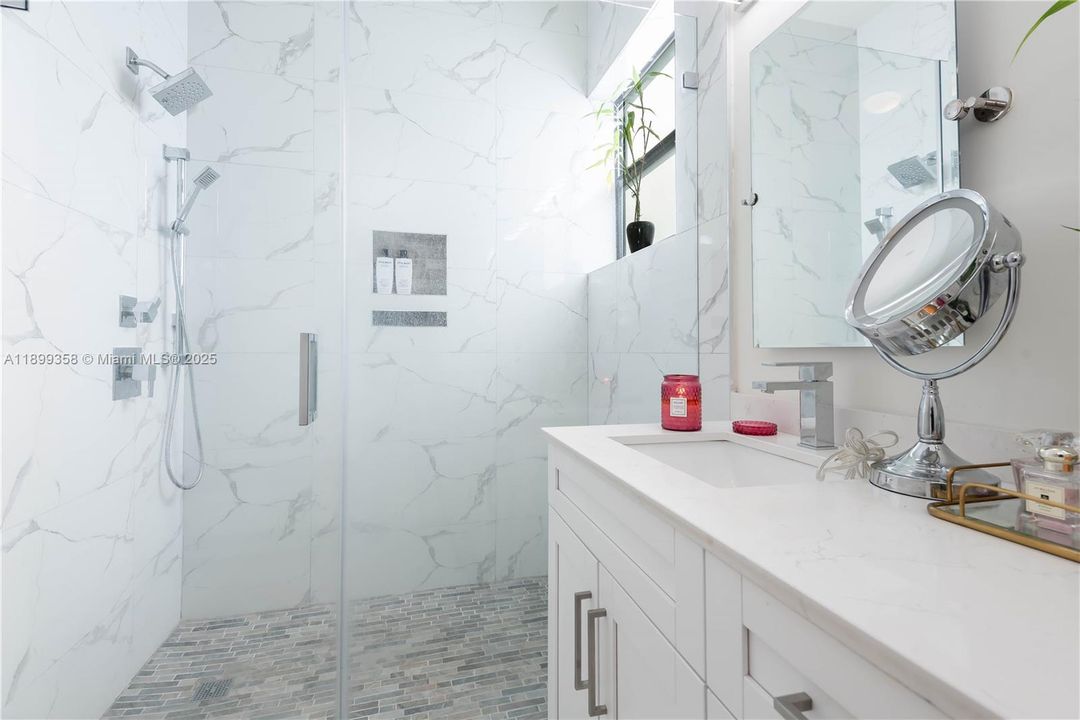 Recently Rented: $7,800 (4 beds, 3 baths, 2398 Square Feet)