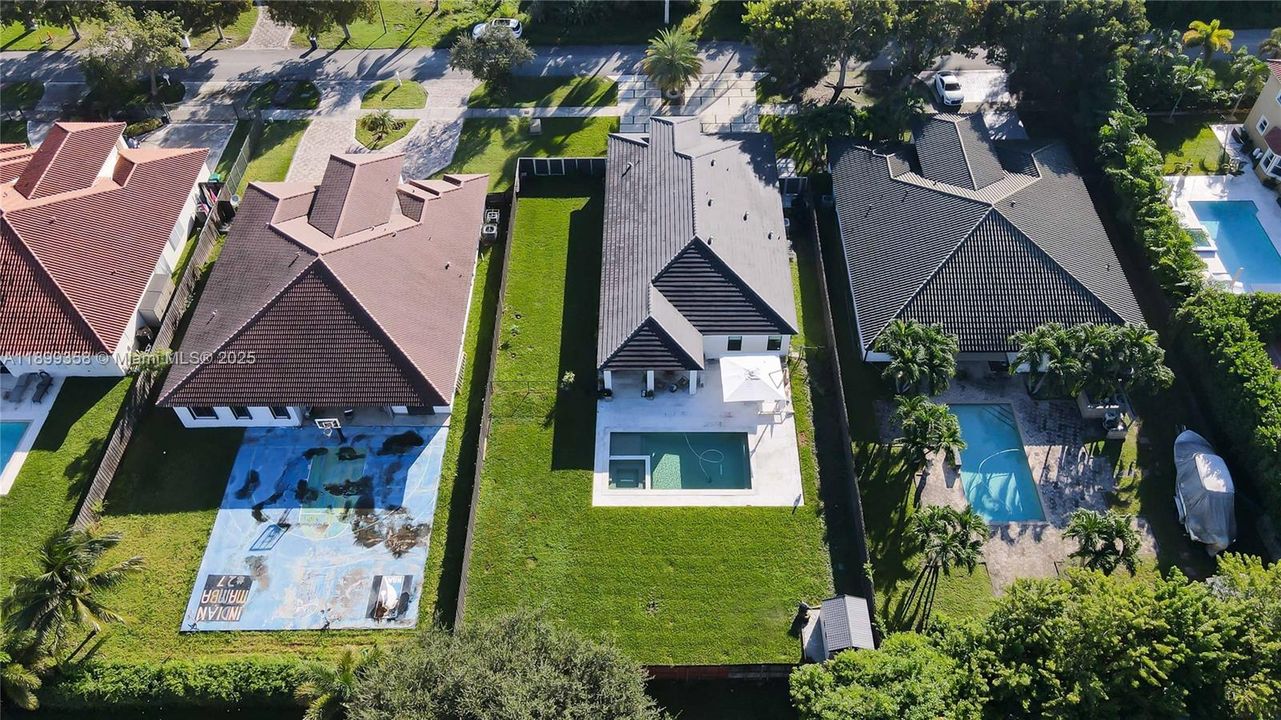 Recently Rented: $7,800 (4 beds, 3 baths, 2398 Square Feet)