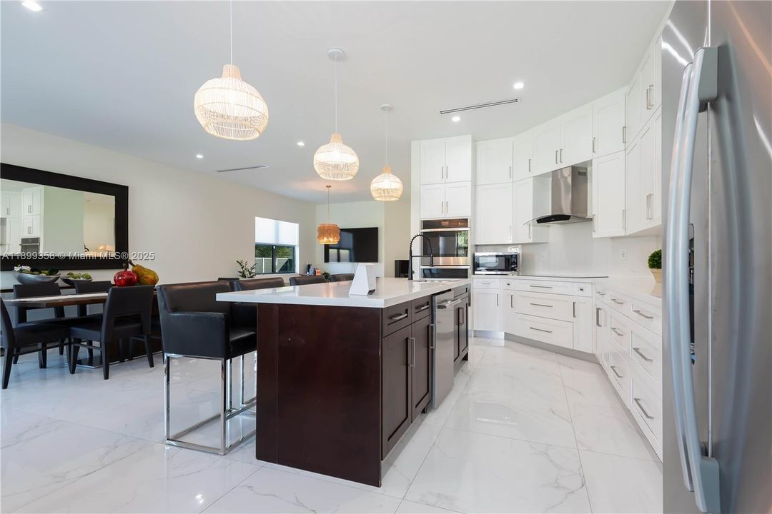 Recently Rented: $7,800 (4 beds, 3 baths, 2398 Square Feet)