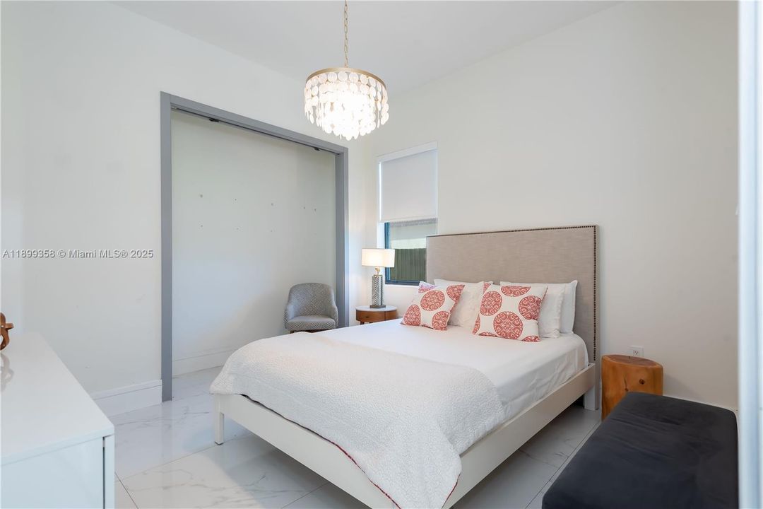 Recently Rented: $7,800 (4 beds, 3 baths, 2398 Square Feet)