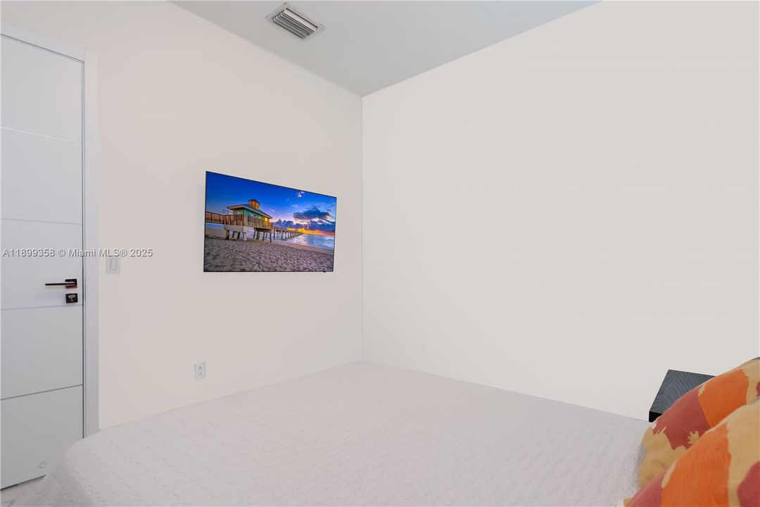 Recently Rented: $7,800 (4 beds, 3 baths, 2398 Square Feet)