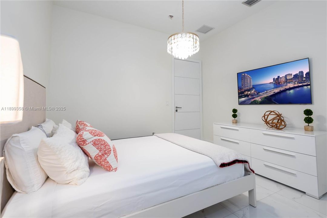 Recently Rented: $7,800 (4 beds, 3 baths, 2398 Square Feet)