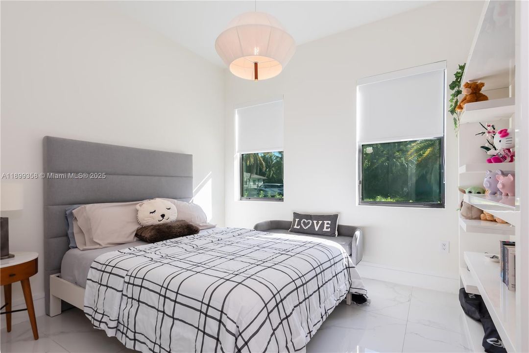 Recently Rented: $7,800 (4 beds, 3 baths, 2398 Square Feet)