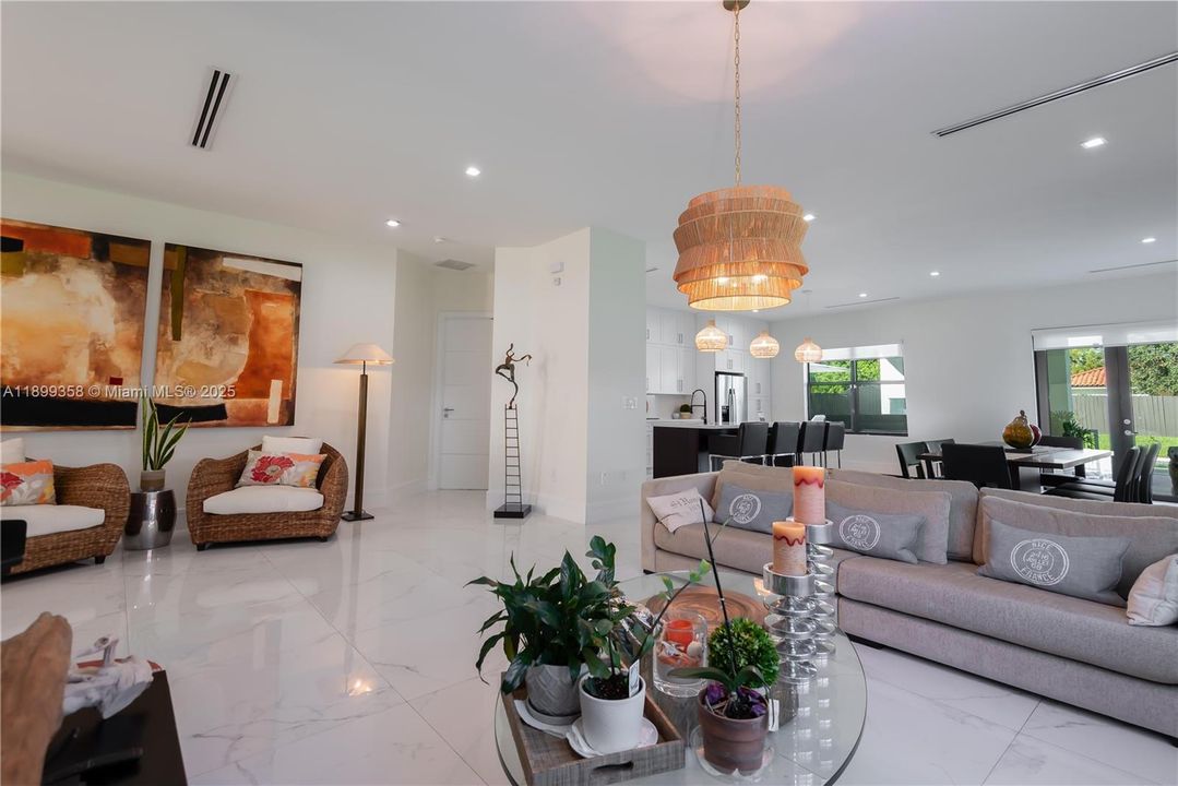 Recently Rented: $7,800 (4 beds, 3 baths, 2398 Square Feet)