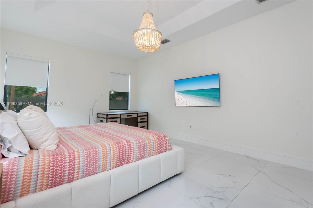 Recently Rented: $7,800 (4 beds, 3 baths, 2398 Square Feet)