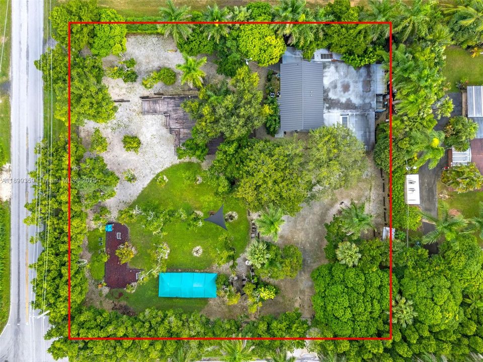 FOOTPRINT VIEW OF THE 1+ ACRE CORNER . 2 ENTRANCES ON SW 232 ST & SW 147 AVE