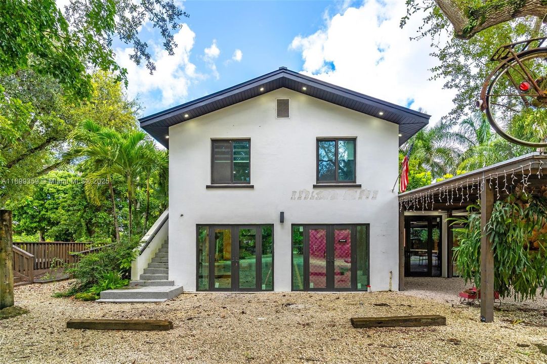 TOTALLY RENOVATED,  2/1 APARTMENT UPSTAIRS SIDE STAIRWELL