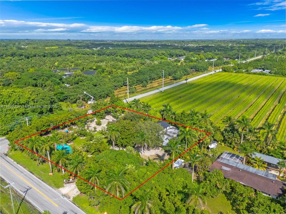 1+ ACRE FOR RENT TOTALLY RENOVATED, FORMERLY REDLAND RANCH SMOOTHIE & SANDWICH SHOP IS AVAILABLE FOR RENT