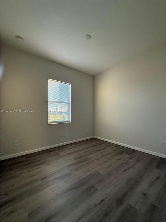 For Rent: $2,200 (4 beds, 2 baths, 1439 Square Feet)