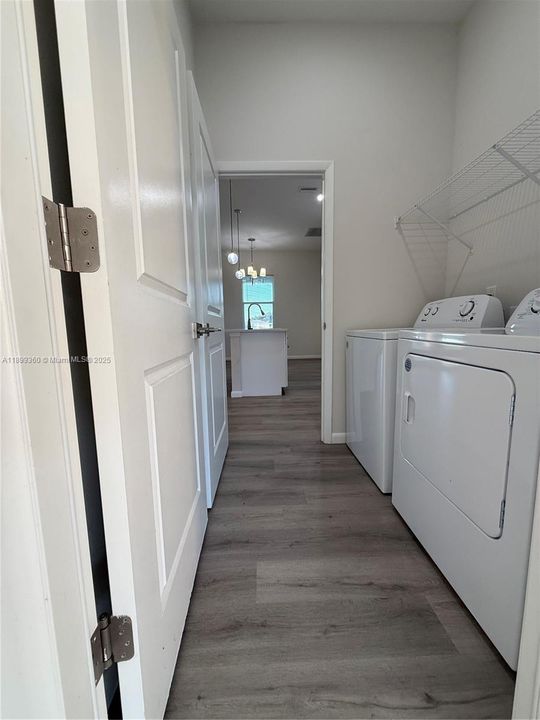 For Rent: $2,200 (4 beds, 2 baths, 1439 Square Feet)