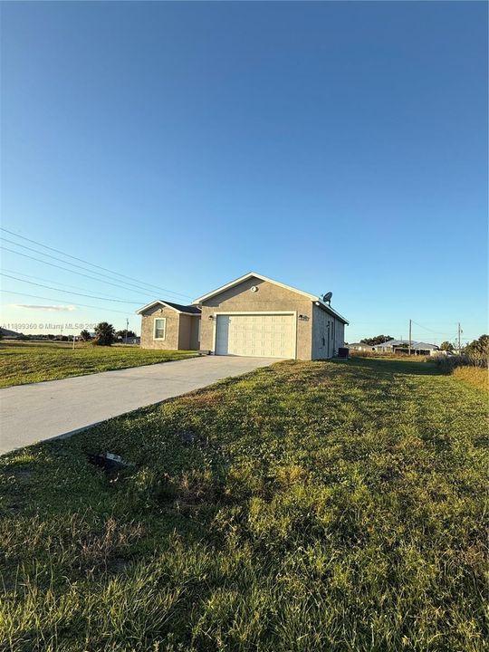 For Rent: $2,200 (4 beds, 2 baths, 1439 Square Feet)