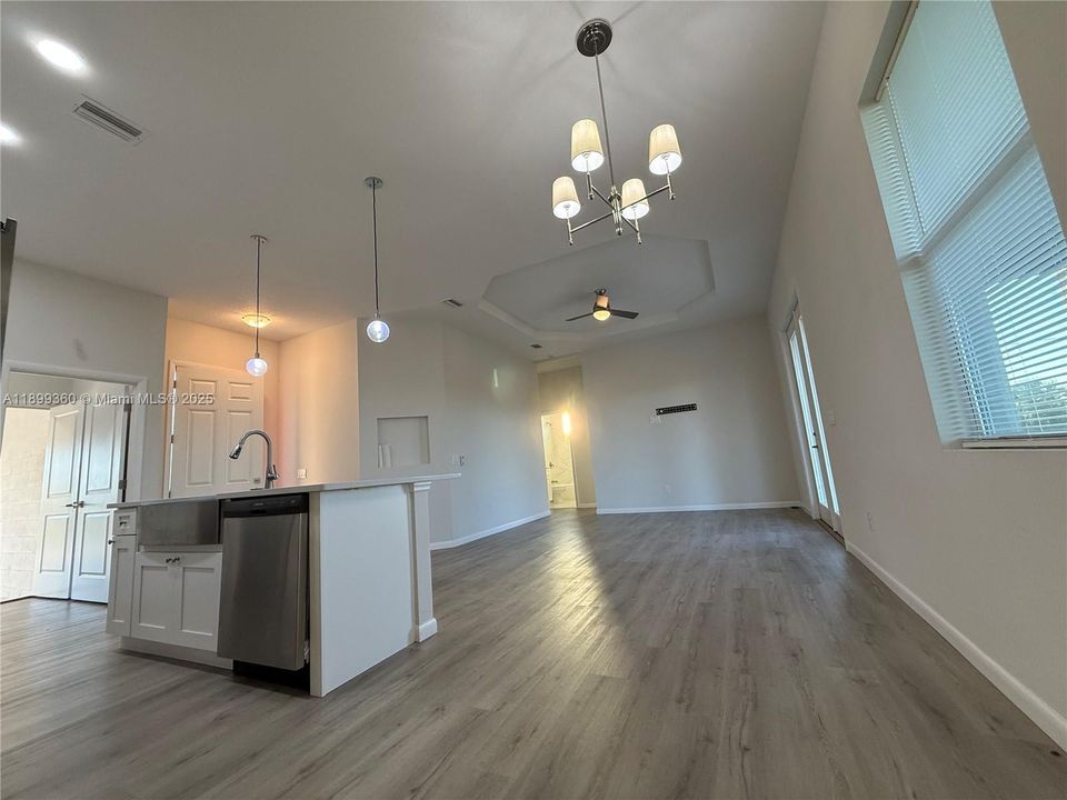 For Rent: $2,200 (4 beds, 2 baths, 1439 Square Feet)