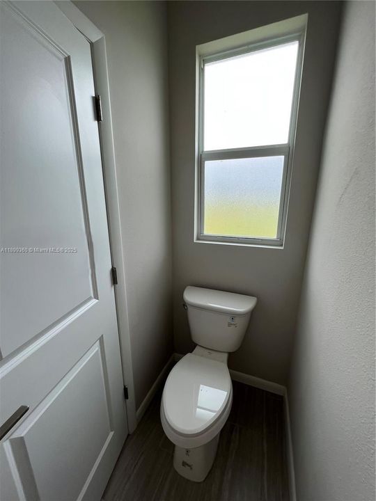 For Rent: $2,200 (4 beds, 2 baths, 1439 Square Feet)