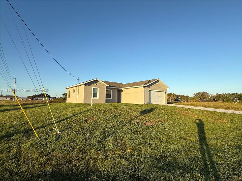 For Rent: $2,200 (4 beds, 2 baths, 1439 Square Feet)