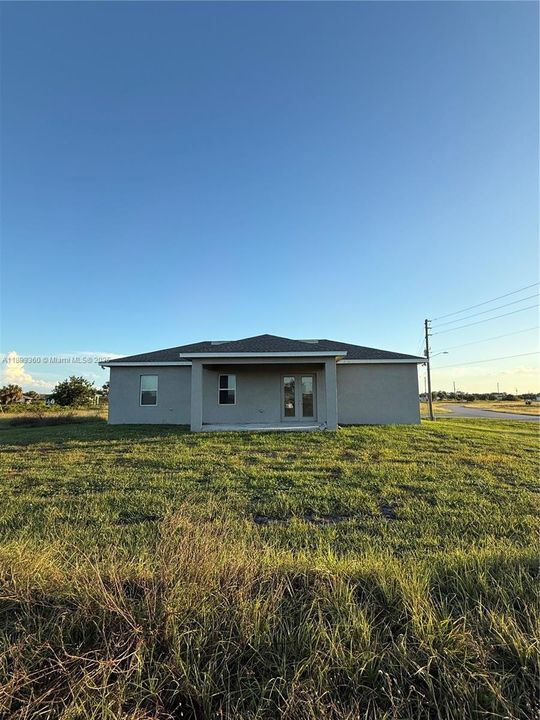 For Rent: $2,200 (4 beds, 2 baths, 1439 Square Feet)