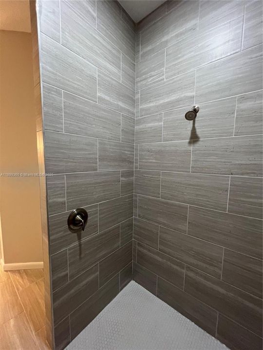 For Rent: $2,200 (4 beds, 2 baths, 1439 Square Feet)