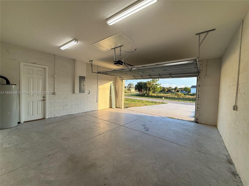 For Rent: $2,200 (4 beds, 2 baths, 1439 Square Feet)