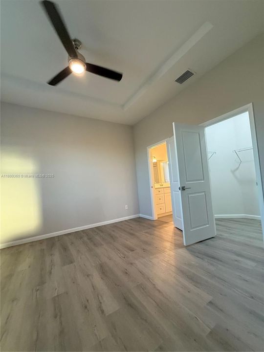 For Rent: $2,200 (4 beds, 2 baths, 1439 Square Feet)