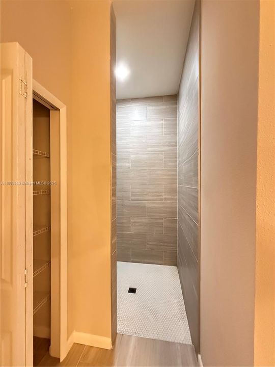 For Rent: $2,200 (4 beds, 2 baths, 1439 Square Feet)