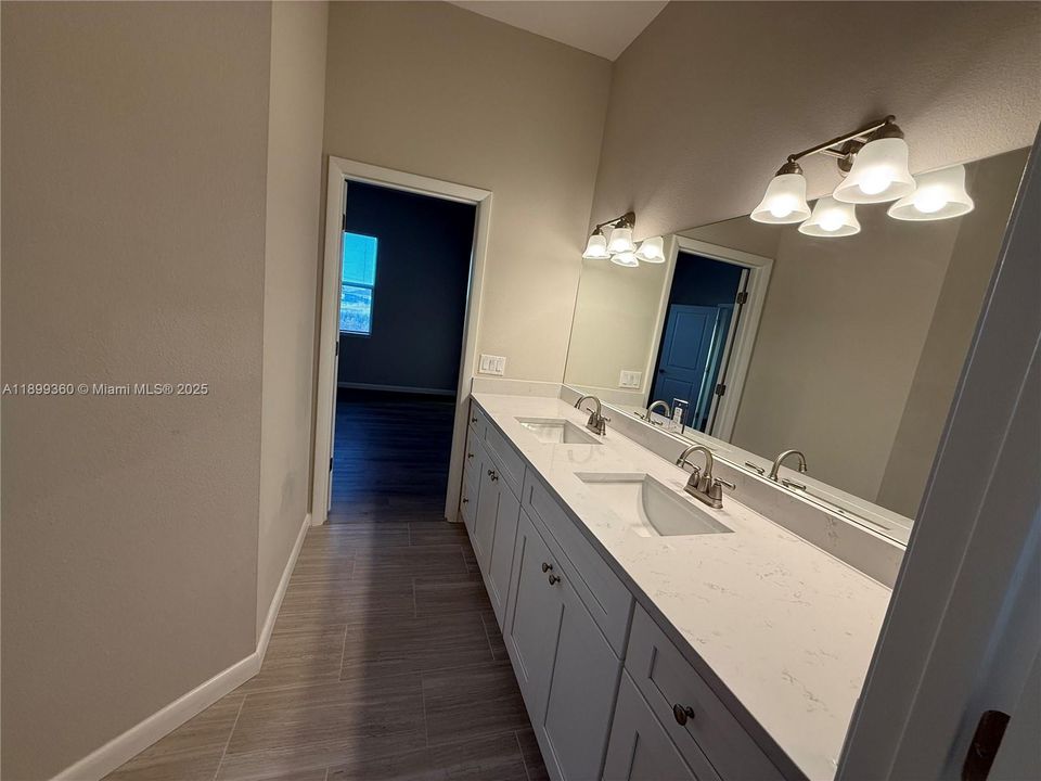 For Rent: $2,200 (4 beds, 2 baths, 1439 Square Feet)