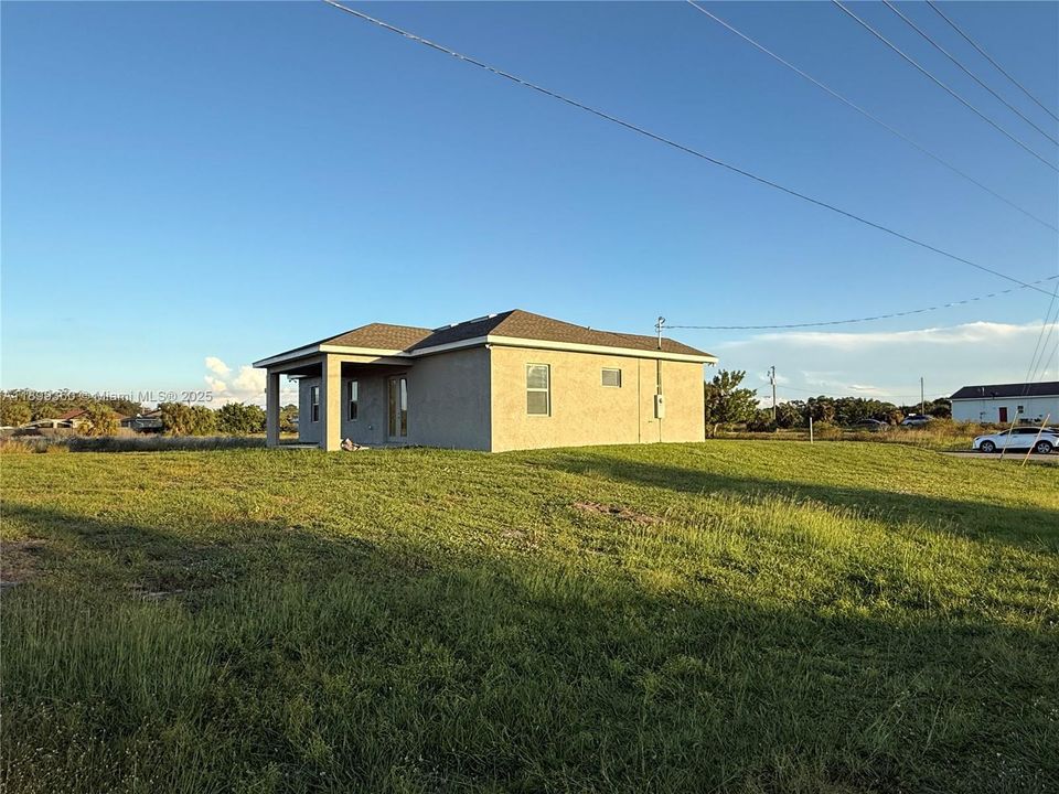 For Rent: $2,200 (4 beds, 2 baths, 1439 Square Feet)