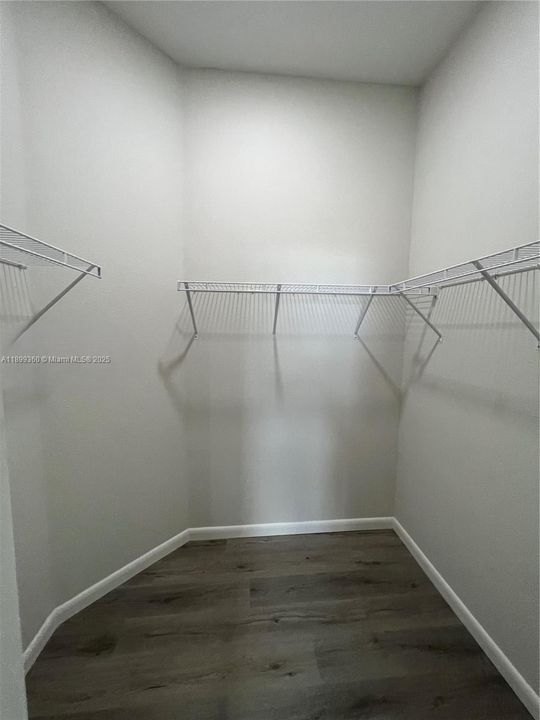 For Rent: $2,200 (4 beds, 2 baths, 1439 Square Feet)