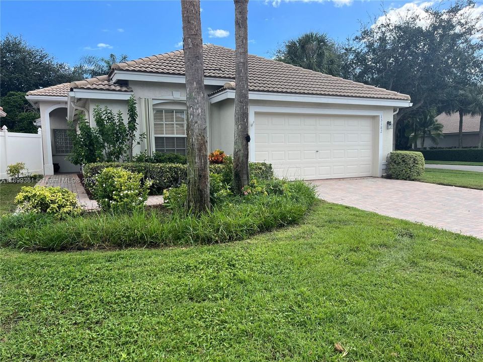 For Sale: $409,000 (3 beds, 2 baths, 1606 Square Feet)