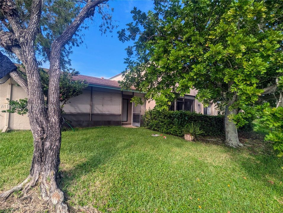 For Rent: $2,600 (2 beds, 2 baths, 1048 Square Feet)