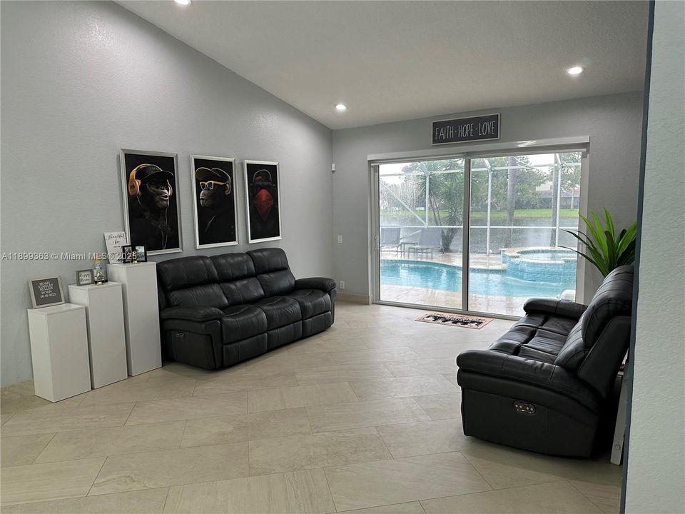 Recently Rented: $6,950 (4 beds, 3 baths, 2776 Square Feet)