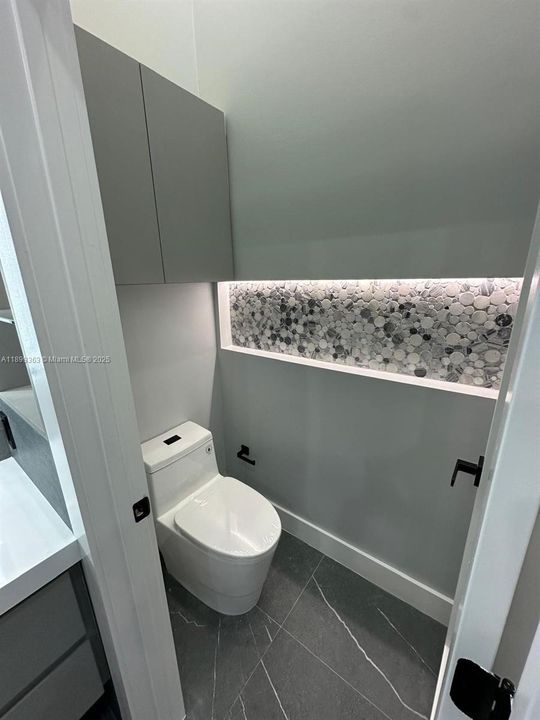 Recently Rented: $6,950 (4 beds, 3 baths, 2776 Square Feet)