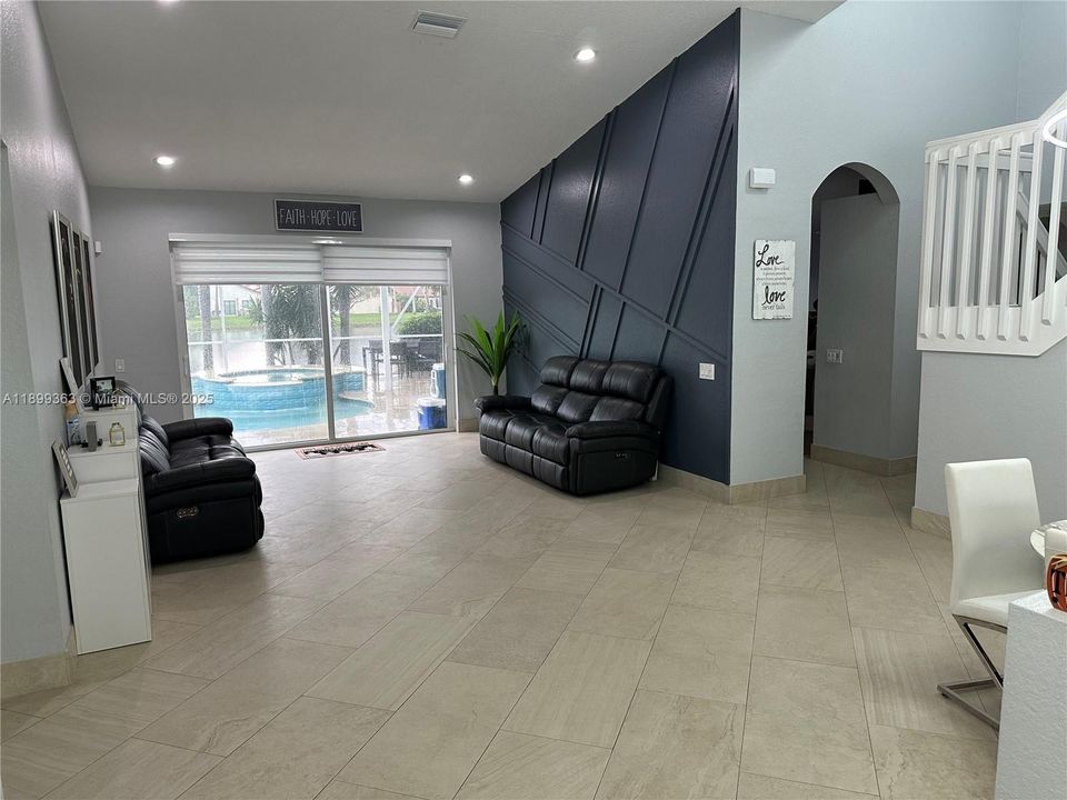 Recently Rented: $6,950 (4 beds, 3 baths, 2776 Square Feet)