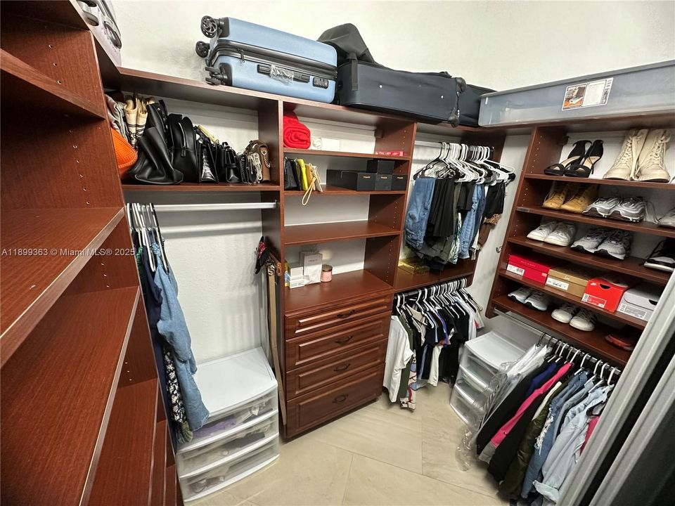 Recently Rented: $6,950 (4 beds, 3 baths, 2776 Square Feet)