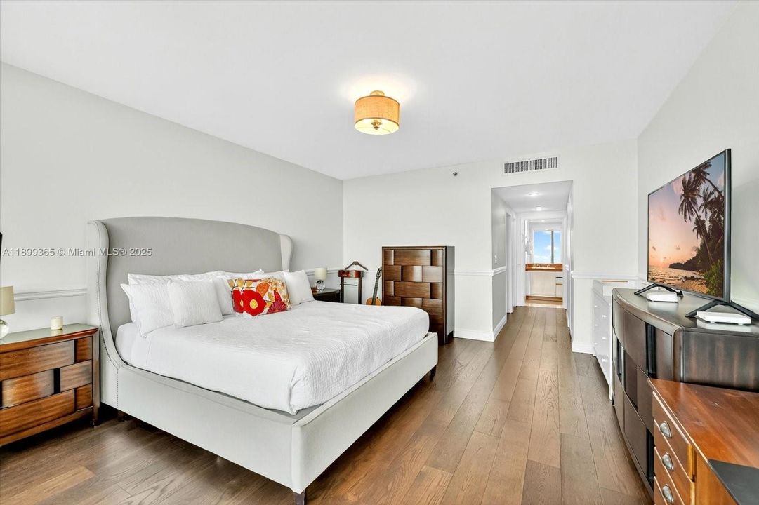 For Sale: $2,300,000 (3 beds, 3 baths, 2310 Square Feet)