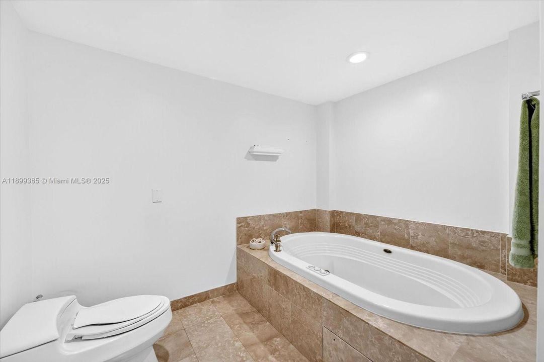 For Sale: $2,300,000 (3 beds, 3 baths, 2310 Square Feet)