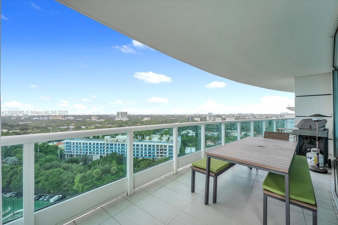 For Sale: $2,300,000 (3 beds, 3 baths, 2310 Square Feet)