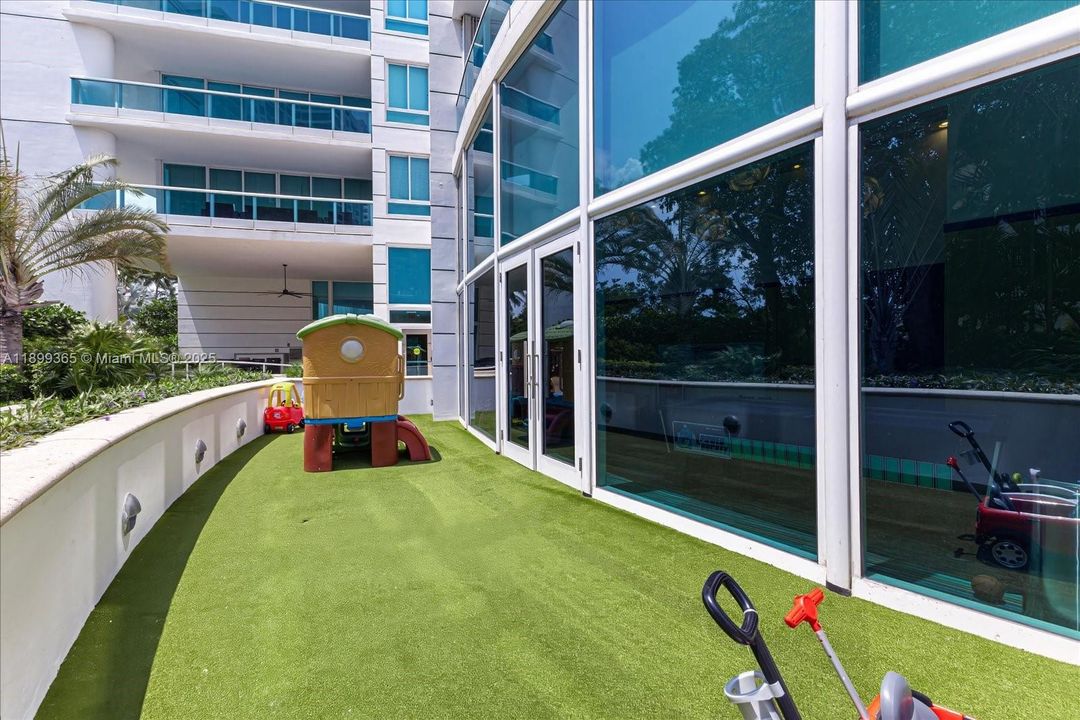 For Sale: $2,300,000 (3 beds, 3 baths, 2310 Square Feet)