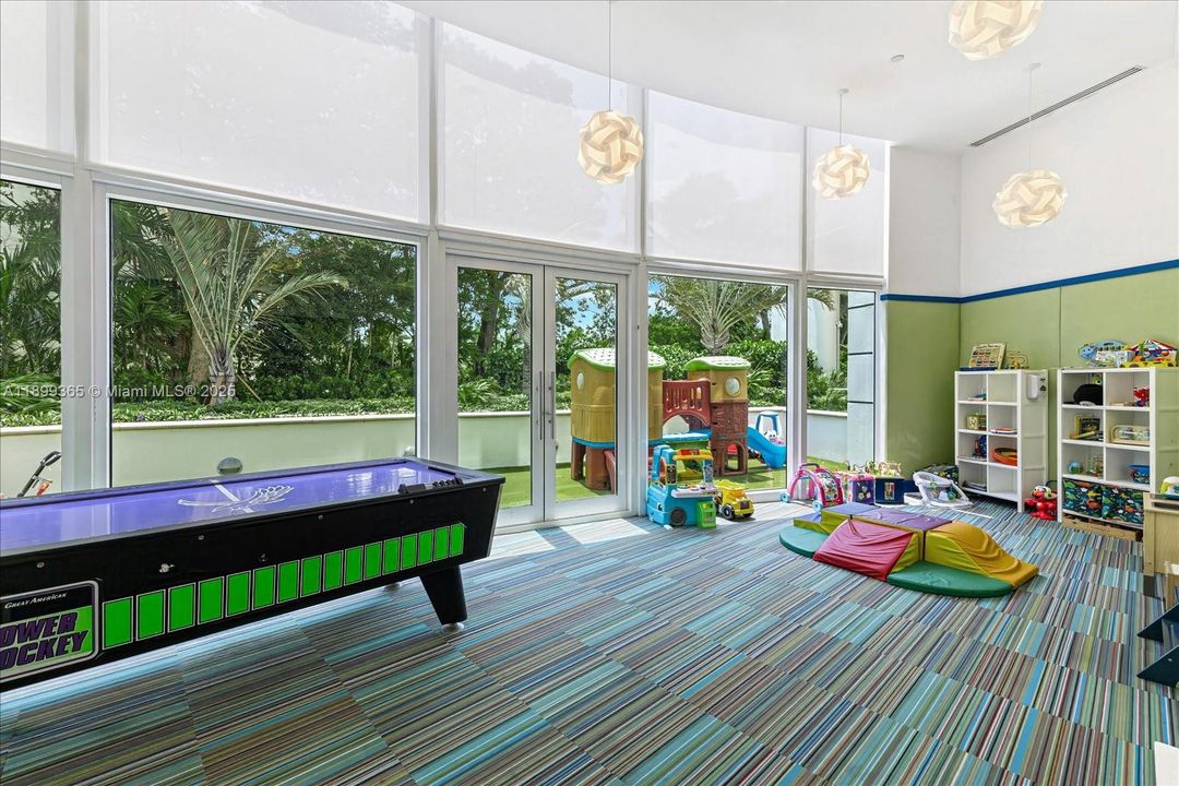 For Sale: $2,300,000 (3 beds, 3 baths, 2310 Square Feet)