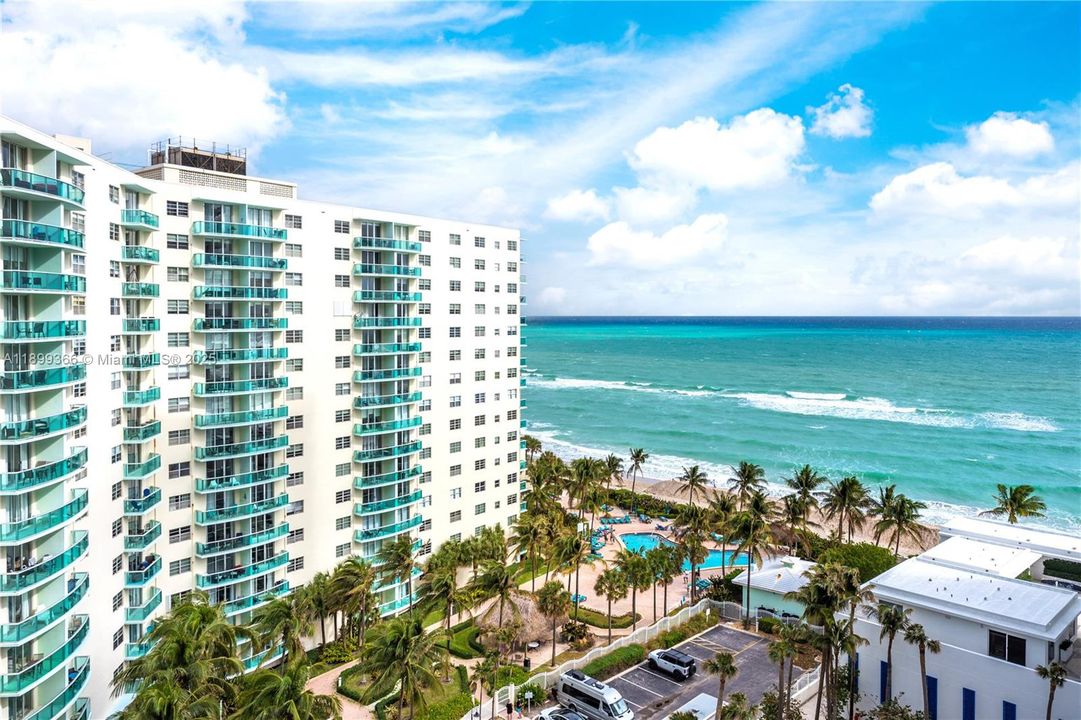 For Sale: $399,000 (1 beds, 1 baths, 905 Square Feet)