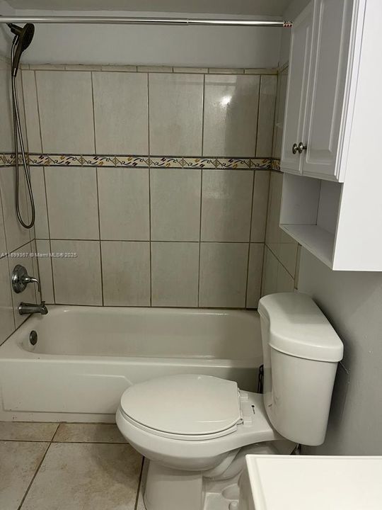 Recientemente alquilado: $1,850 (2 camas, 2 baños, 1175 Pies cuadrados)