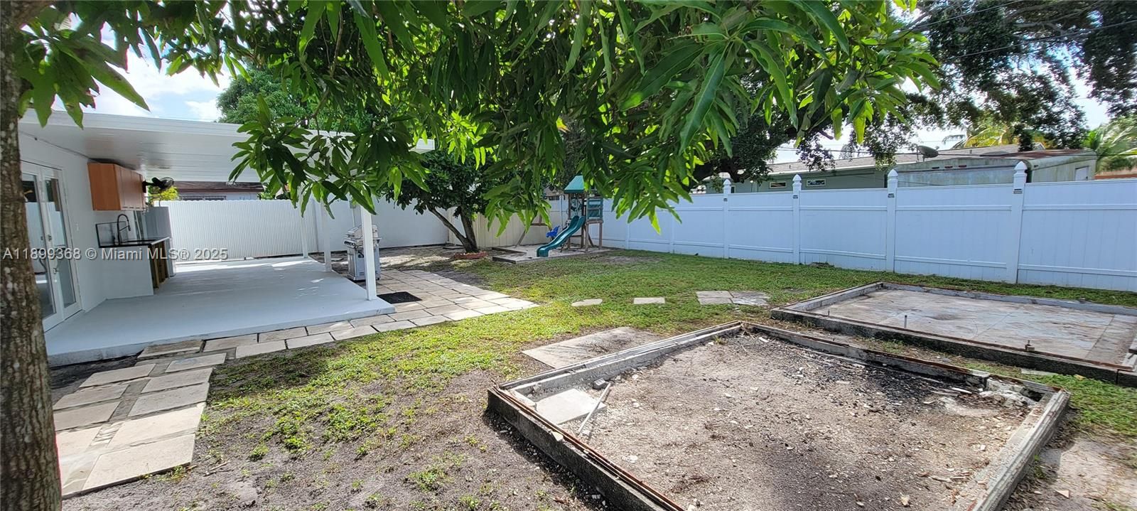 Recently Sold: $525,000 (3 beds, 2 baths, 1368 Square Feet)