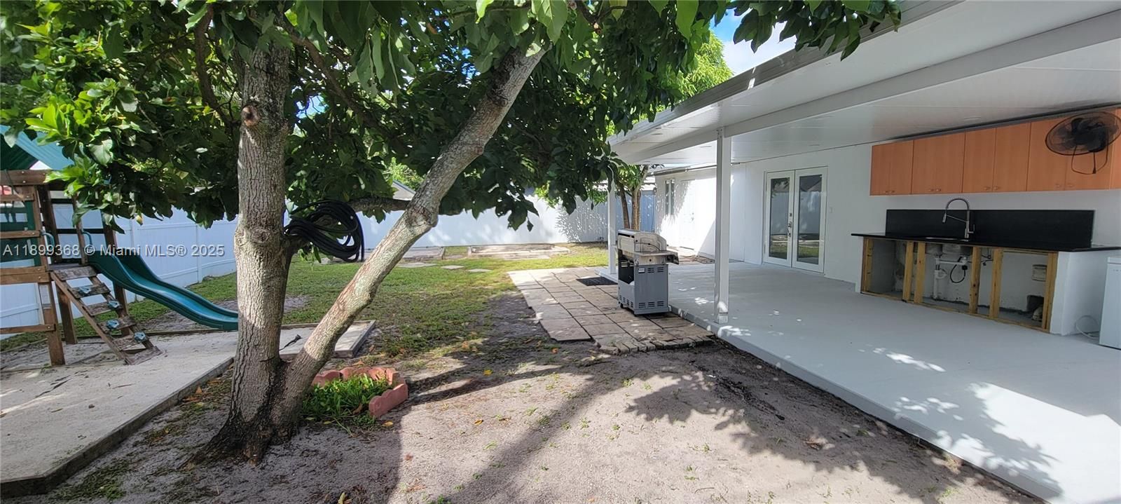 Recently Sold: $525,000 (3 beds, 2 baths, 1368 Square Feet)